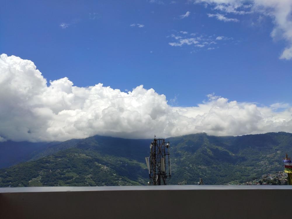 Summit Ttakshang Residency Hotel & Spa Mg Marg Gangtok Esterno foto